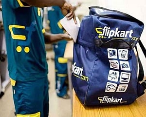 Four arrested for stealing 150 mobiles from Flipkart's delivery hub