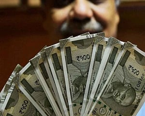 FPIs pull out Rs 3,000 cr from equities in 3 trading sessions of Oct