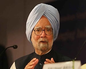 Govt should take CMs' views before changing Finance Commission's terms of reference: Manmohan
