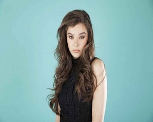 Hailee Steinfeld to star in 'Voicemails for Isabelle'