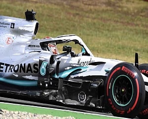Hamilton takes pole as technical failures rule Ferrari out
