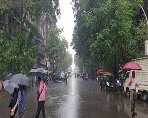 Heavy rains continue in Mumbai & adjoining areas for 2nd day