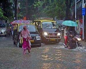3 dead, 5 injured as heavy rains lash Mumbai