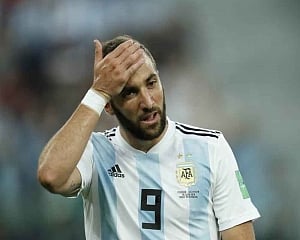 Higuain retires from Argentina duty with message for critics