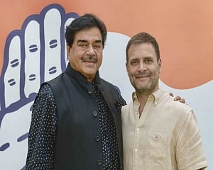 I am a 'loyalist' who doesn't do things in 'josh' but 'hosh': Shatrughan on joining Cong