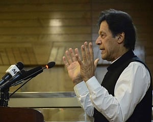 Imran discusses Kashmir with Trump over phone