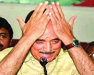 In U-turn, Azad says PM from Cong a must for stable Govt