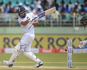 India 35/1 at lunch in 2nd innings, lead South Africa by 106 runs