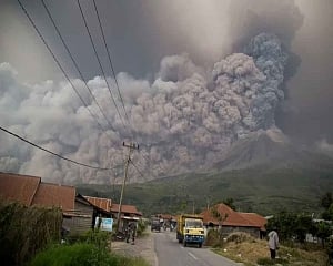 Indonesia's Mt. Sinabung spews massive smoke-and-ash column
