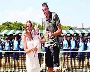 Isner beats Bublik for Newport title