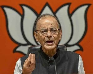 Jaitley hits back at Congress, Oppn over missile launch