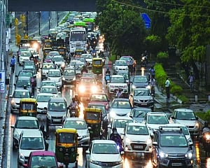 Jam punctures abductors’ nerve, man flees