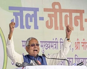 JD(U) divided over CAB, Nitish draws opposition flak