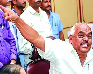 K’taka Speaker ousts 3 rebels