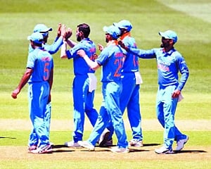 Kohli, Dhoni script India’s win