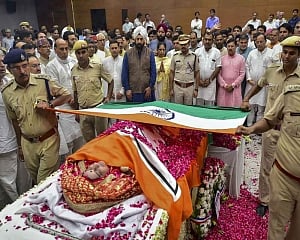 Last rites of Swaraj performed with full state honours