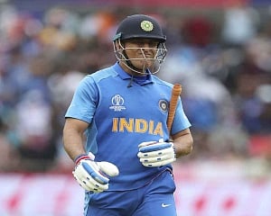 Lata Mangeshkar bats for MS Dhoni