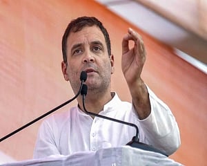 Like 'pickpocket', Modi diverts attention from issues: Rahul