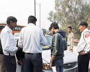 Man sets motorcycle ablaze after being issued challan for drunk driving