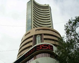 Market turns cautious amid weak global cues as G20 meet begins