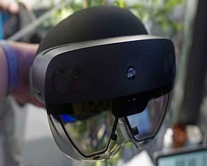 Microsoft starts shipping HoloLens 2