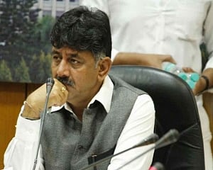 Mumbai Cong leaders meet top cop over Shivakumar's detention