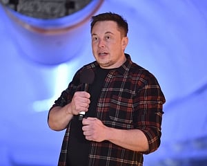 Musk explains Tesla store closures to employees
