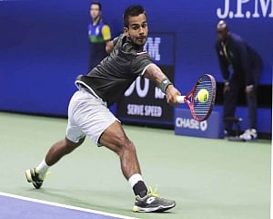 US Open: Nagal takes a set from Federer before exiting