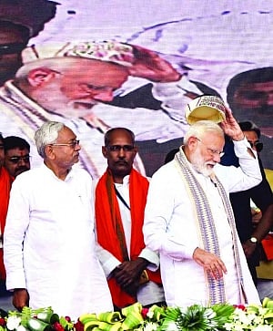Nitish smiles wryly as Modi chants ‘Vande Mataram’