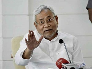 Nitish visits AES hit Muzaffarpur, toll rises to 107
