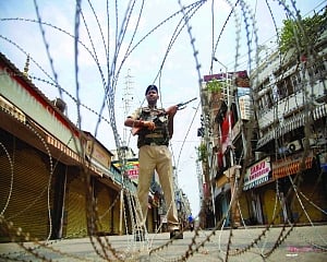 Omar, Mehbooba formally arrested