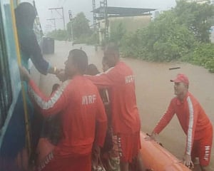 All 700 passengers of stranded Mahalaxmi Express rescued:Railways