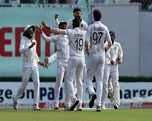 Pace trio wreak havoc as Bangladesh reduced to 73/6 at lunch