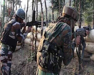 Pak shells forward posts along LoC in Rajouri