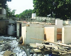 Pappu leaves MP bungalow in ruins