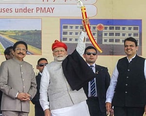 PM launches projects worth Rs 2,980 cr in Agra