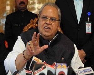 Position of guv is weak, not even allowed to hold press conference: Malik