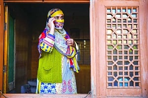 Postpaid cell phone buzz in Valley