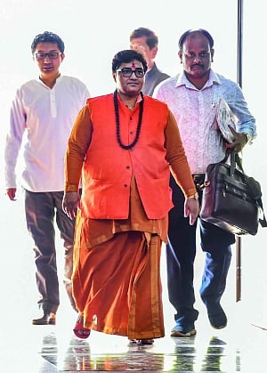 Pragya’s inclusion in Defence panel stirs war of words
