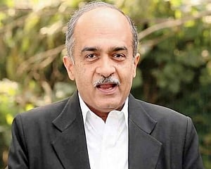 Prashant Bhushant admits in SC he made 'genuine mistake' in his tweets on fabricated documents