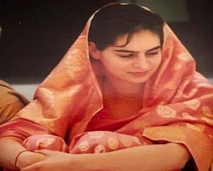 Priyanka Gandhi joins '#SareeTwitter' with throwback pic from wedding day