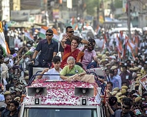 Priyanka holds roadshow in North East Delhi in support of Sheila Dikshit