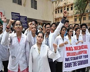Protesting doctors turn down Mamata's invite for talks, say CM has to apologise