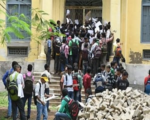 Queries at help desks, long queues for document verification at DU under 2nd cut-off list