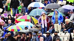 Rain plays spoilsport