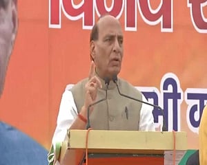 Rajnath accuses Cong of internationalising Kashmir issue