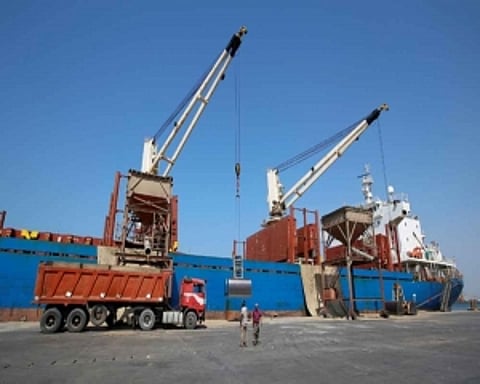 Rebels set to begin pullout from Yemen aid port