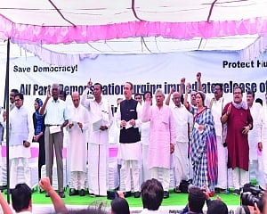 Release leaders detained in J&K: Opp