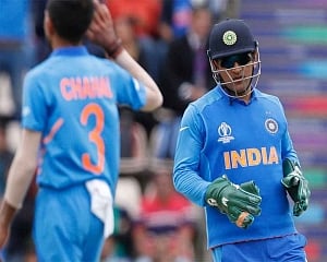 Request Dhoni to remove Army insignia from gloves: ICC to BCCI
