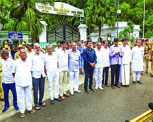 Resignations perch HDK Govt on edge